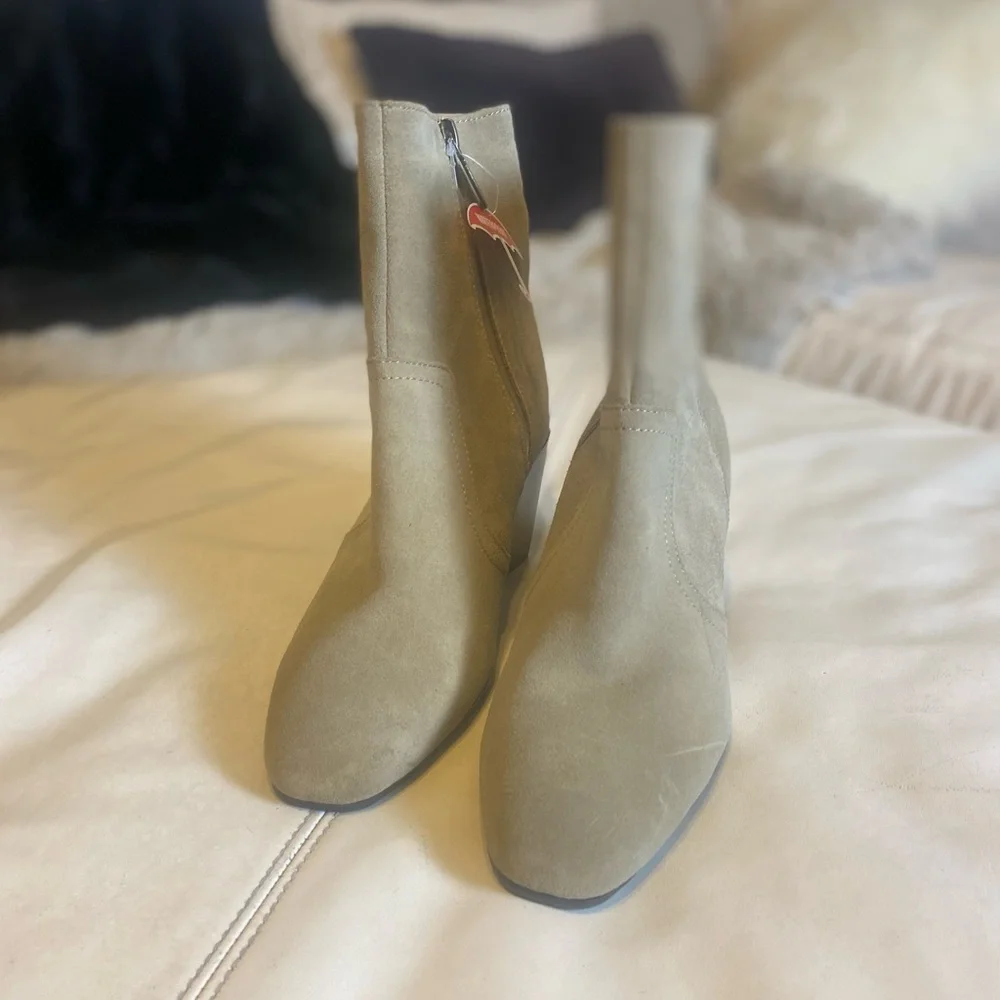 $179 NEW BLONDO Sadie Waterproof Bootie Taupe Suede Size 10 BLOCK HEEL SQAURE - Picture 4 of 14
